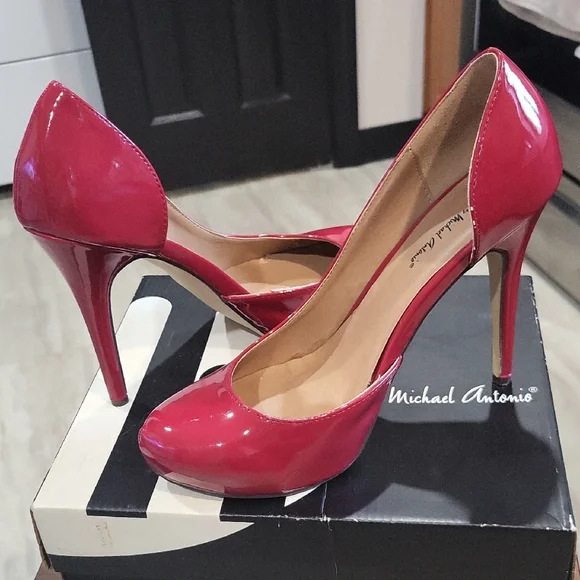 PRE-LOVED๐ Michael Antonio Latanya Cherry Red Patent Leather Platform Pumps! - Picture 1 of 12